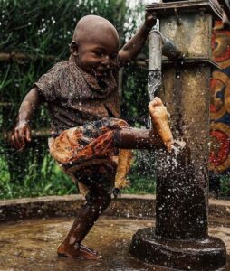Article : L’abondance en eau douce en RDC, un paradoxe au profit des congolais